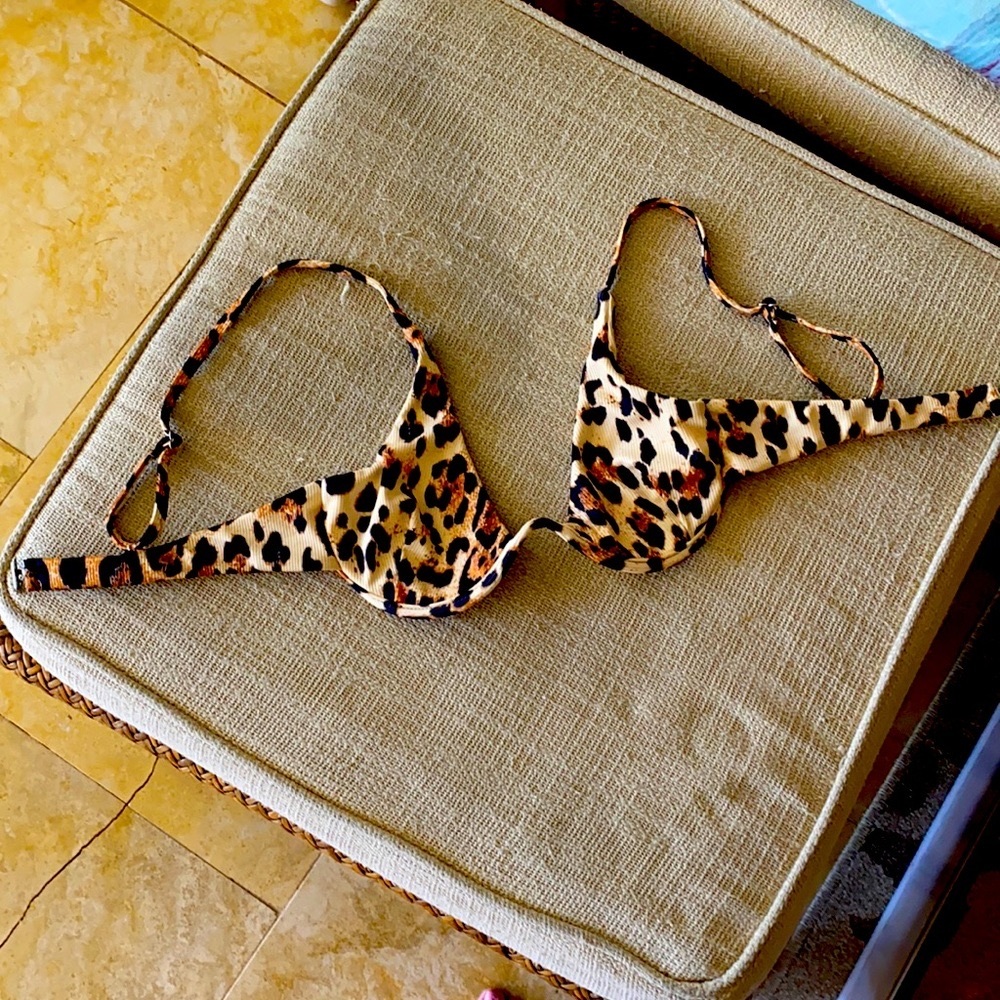 Ribbed Underwire Leopard Bikini Top